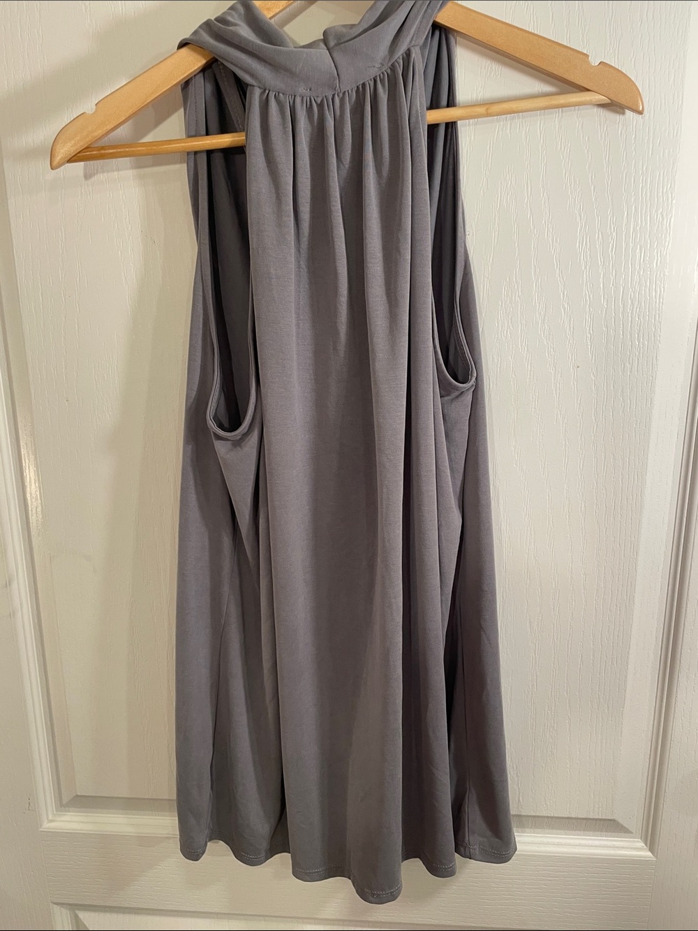 Green Envelope Gray Sleeveless V-Neck Blouse - Picture 4 of 4